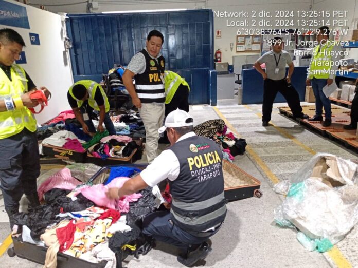 En operativo contra el contrabando encuentran ropa importada en almacén de empresa área en Tarapoto