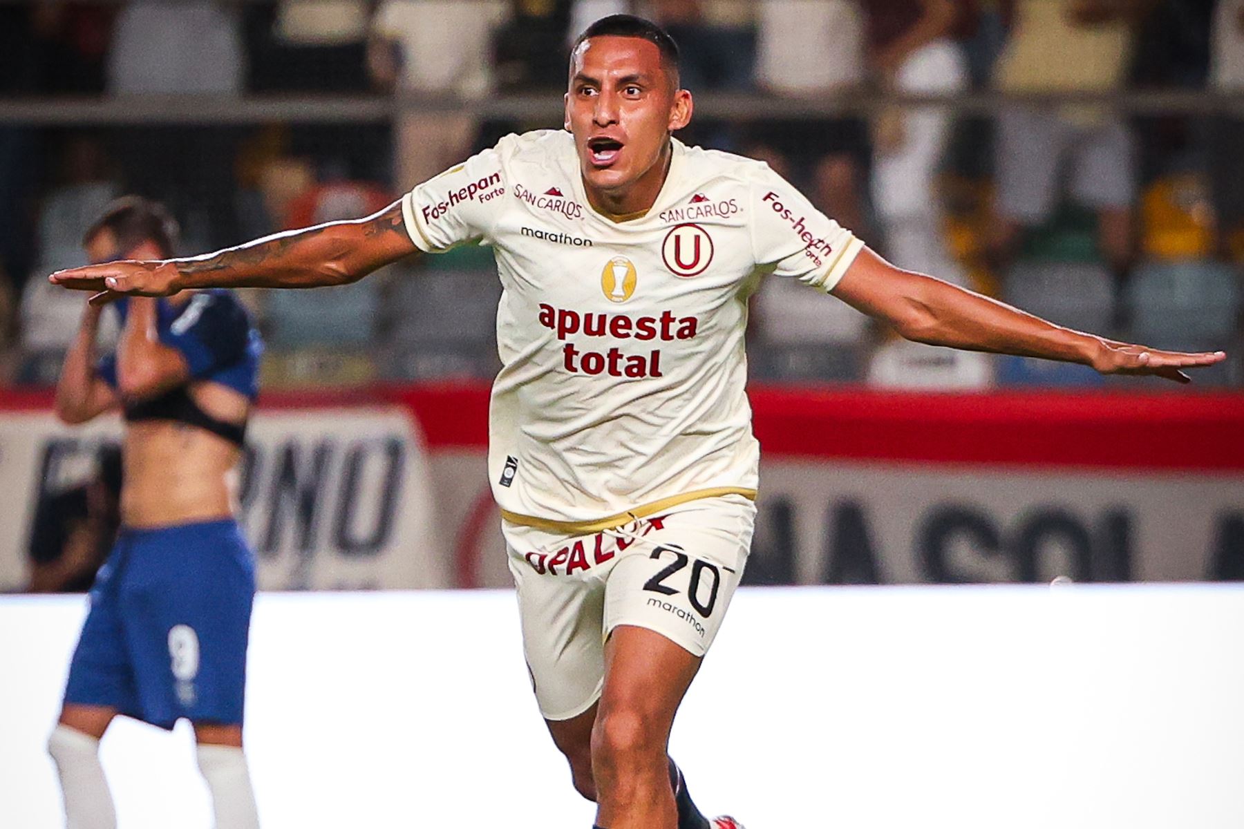Universitario vence 3-2 a Cienciano en su primer partido como local