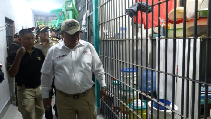 Ministro del Interior lidera requisa y confiscación de objetos prohibidos en penal de Sananguillo
